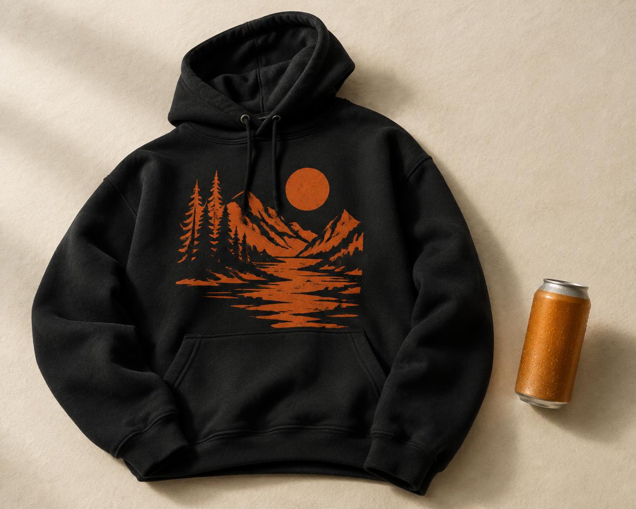 Svart hoodie med orange tryck och en kall burk